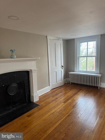 12 WIRT ST NW, Leesburg, VA 20176