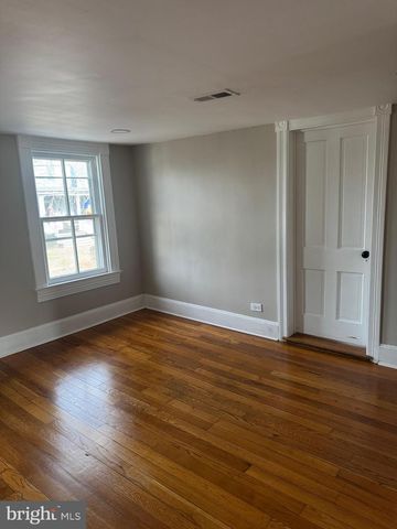 12 WIRT ST NW, Leesburg, VA 20176