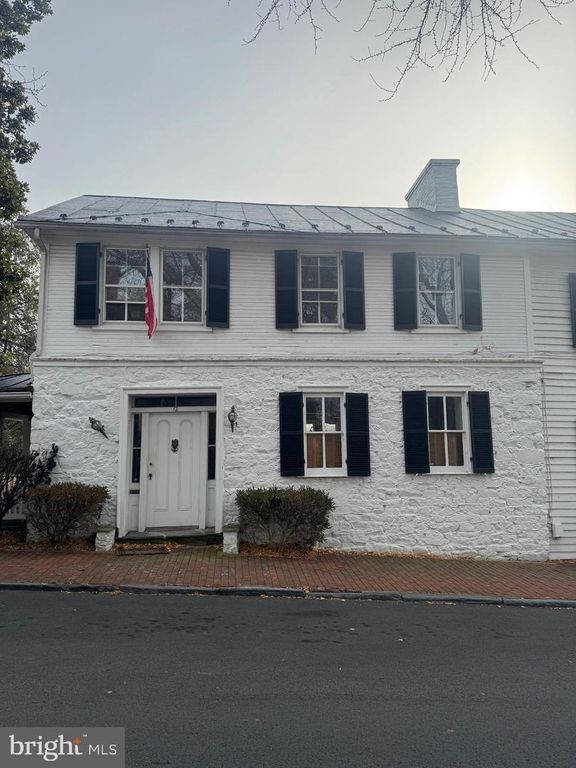 12 WIRT ST NW, Leesburg, VA 20176
