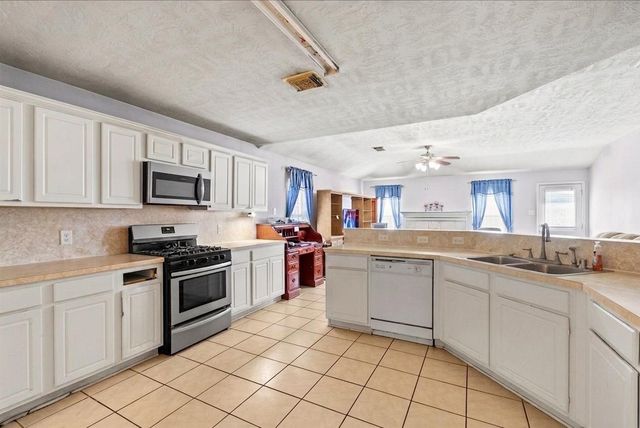 8202 Greenleaf Street, Baytown, TX 77523