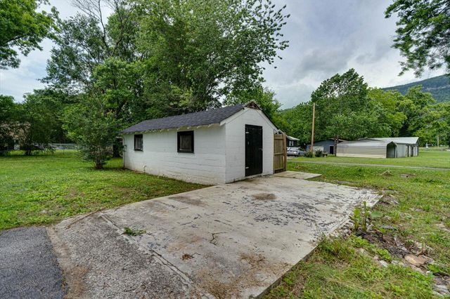 125 W Indiana Avenue, Whitwell, TN 37397