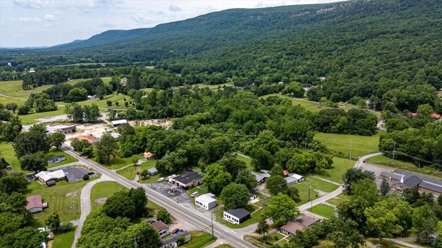 125 W Indiana Avenue, Whitwell, TN 37397