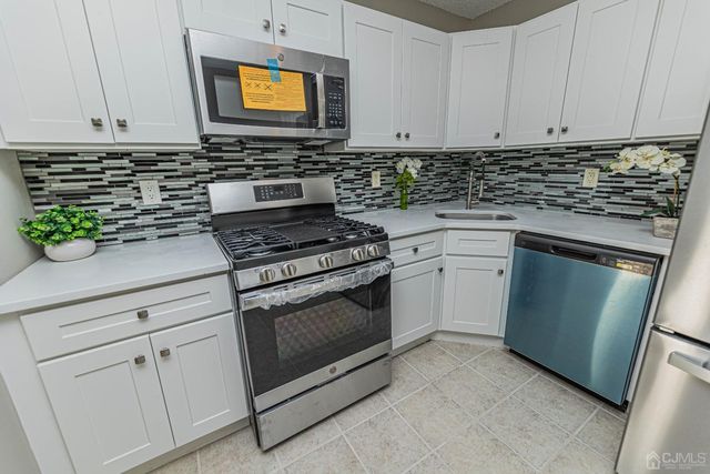 142 Darwin Lane, North Brunswick, NJ 08902