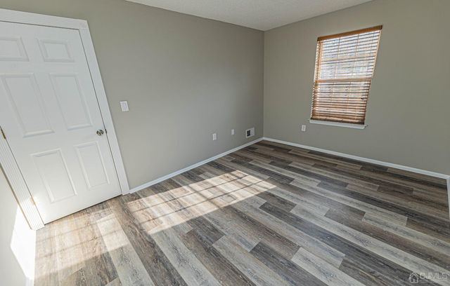 142 Darwin Lane, North Brunswick, NJ 08902