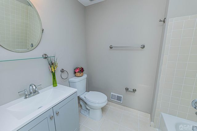 142 Darwin Lane, North Brunswick, NJ 08902