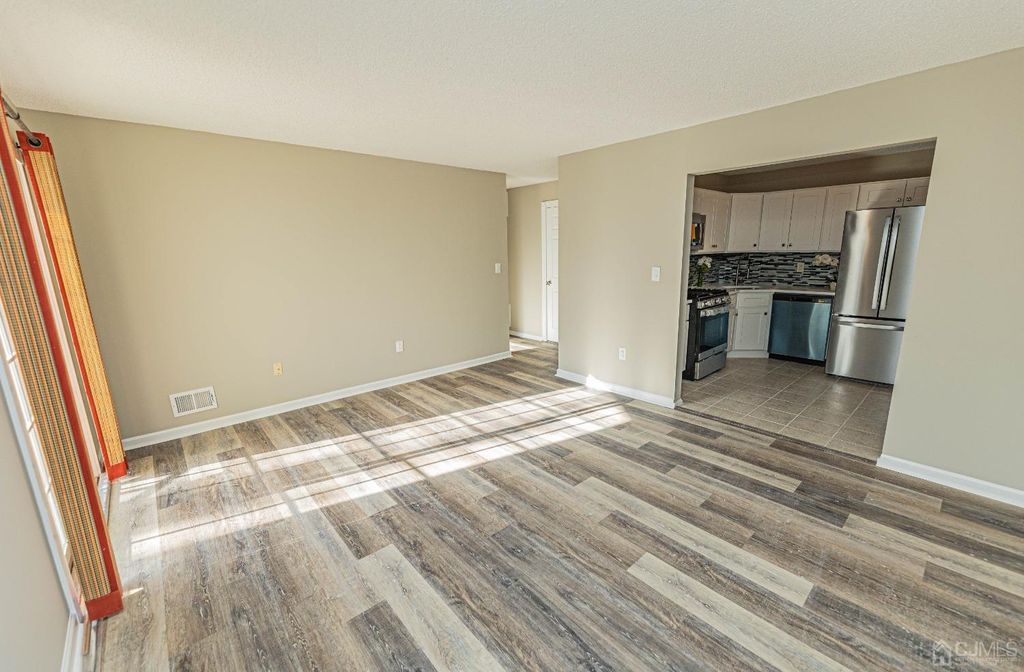 142 Darwin Lane, North Brunswick, NJ 08902