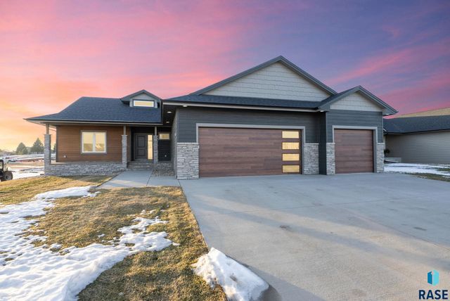 2305 S Red Oak Ave Avenue, Sioux Falls, SD 57110