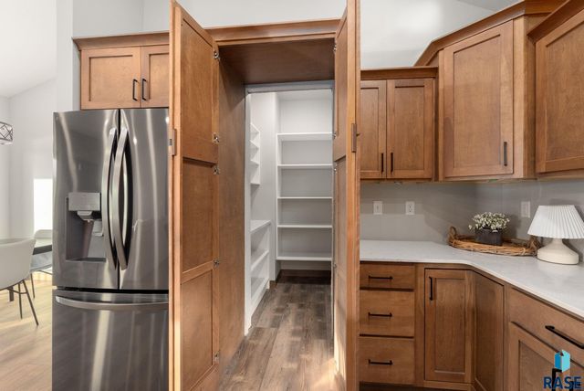 2305 S Red Oak Ave Avenue, Sioux Falls, SD 57110