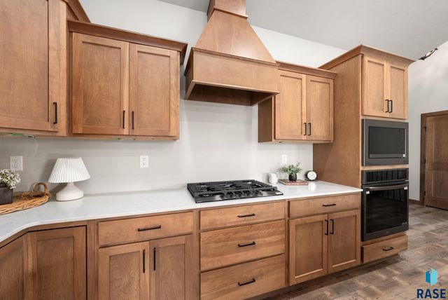 2305 S Red Oak Ave Avenue, Sioux Falls, SD 57110