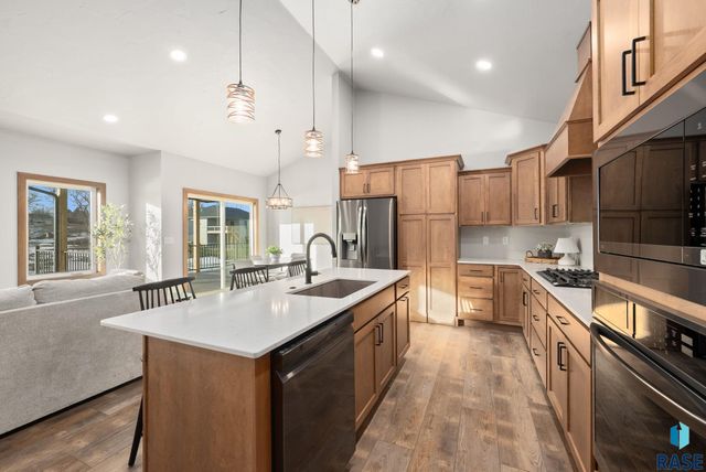 2305 S Red Oak Ave Avenue, Sioux Falls, SD 57110