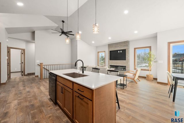 2305 S Red Oak Ave Avenue, Sioux Falls, SD 57110