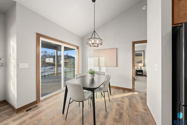 2305 S Red Oak Ave Avenue, Sioux Falls, SD 57110