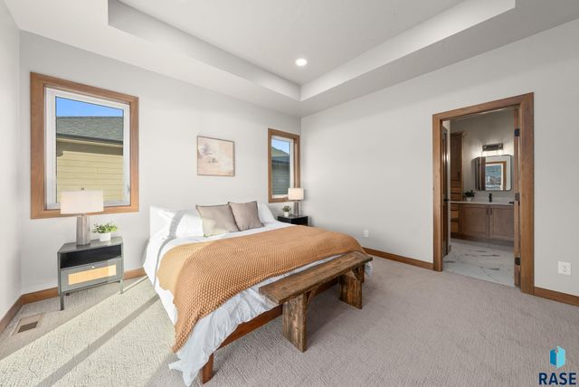 2305 S Red Oak Ave Avenue, Sioux Falls, SD 57110