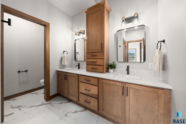 2305 S Red Oak Ave Avenue, Sioux Falls, SD 57110