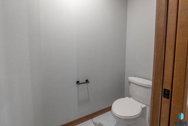 2305 S Red Oak Ave Avenue, Sioux Falls, SD 57110