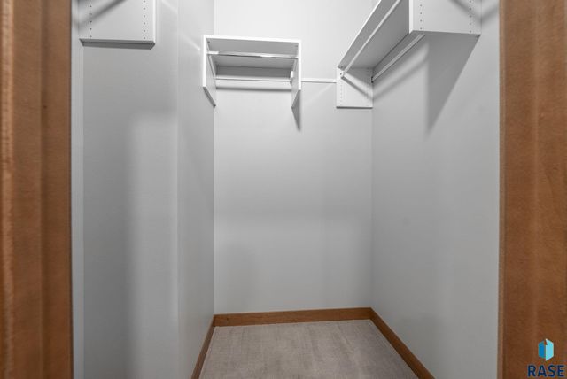 2305 S Red Oak Ave Avenue, Sioux Falls, SD 57110