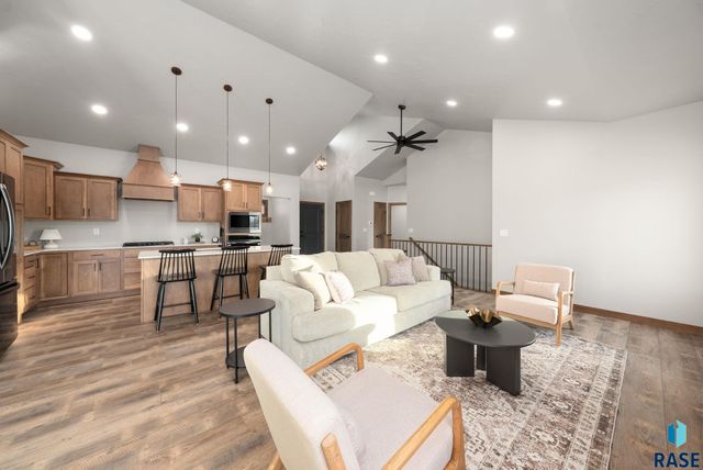 2305 S Red Oak Ave Avenue, Sioux Falls, SD 57110