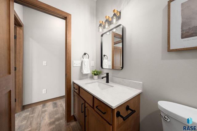 2305 S Red Oak Ave Avenue, Sioux Falls, SD 57110