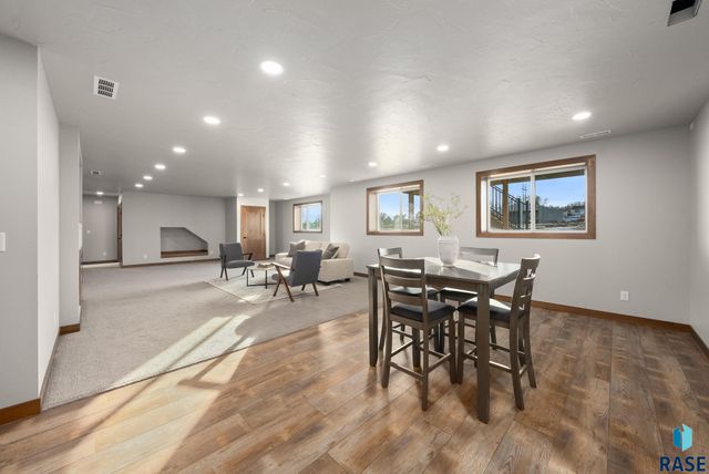 2305 S Red Oak Ave Avenue, Sioux Falls, SD 57110