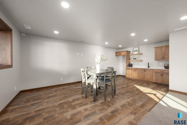 2305 S Red Oak Ave Avenue, Sioux Falls, SD 57110