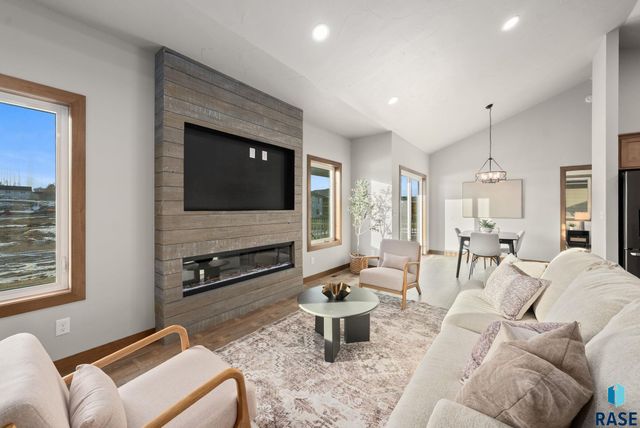 2305 S Red Oak Ave Avenue, Sioux Falls, SD 57110