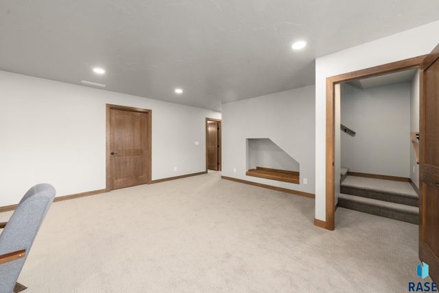 2305 S Red Oak Ave Avenue, Sioux Falls, SD 57110