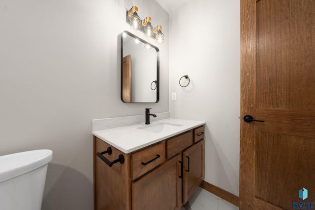 2305 S Red Oak Ave Avenue, Sioux Falls, SD 57110