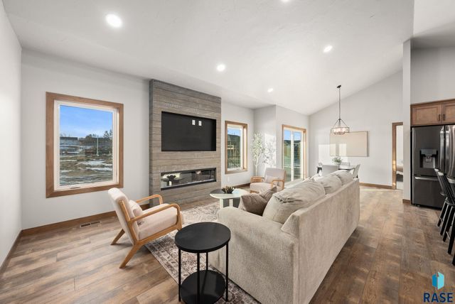 2305 S Red Oak Ave Avenue, Sioux Falls, SD 57110