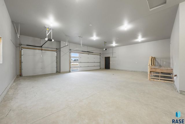 2305 S Red Oak Ave Avenue, Sioux Falls, SD 57110