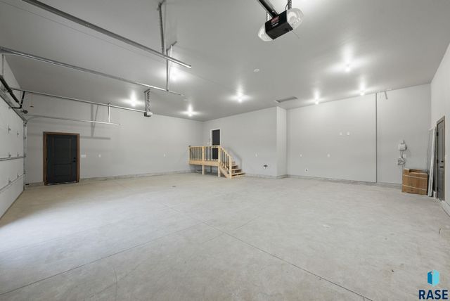 2305 S Red Oak Ave Avenue, Sioux Falls, SD 57110