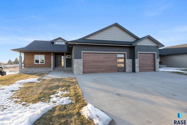 2305 S Red Oak Ave Avenue, Sioux Falls, SD 57110