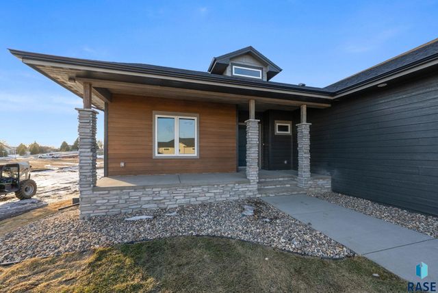 2305 S Red Oak Ave Avenue, Sioux Falls, SD 57110