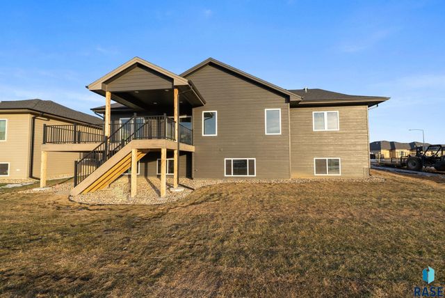 2305 S Red Oak Ave Avenue, Sioux Falls, SD 57110