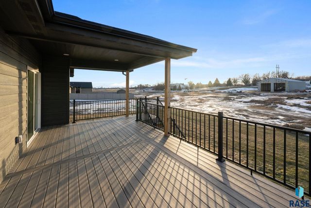 2305 S Red Oak Ave Avenue, Sioux Falls, SD 57110