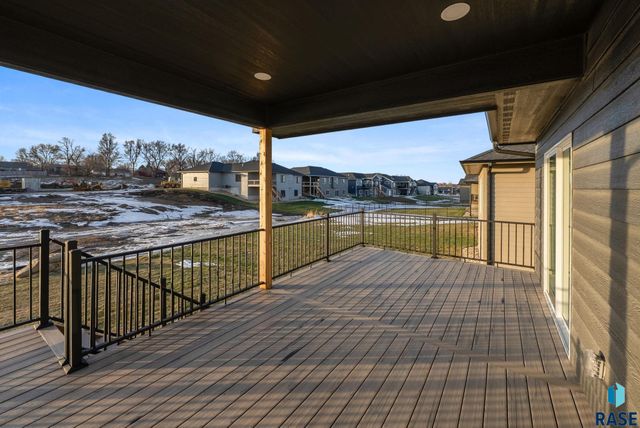 2305 S Red Oak Ave Avenue, Sioux Falls, SD 57110