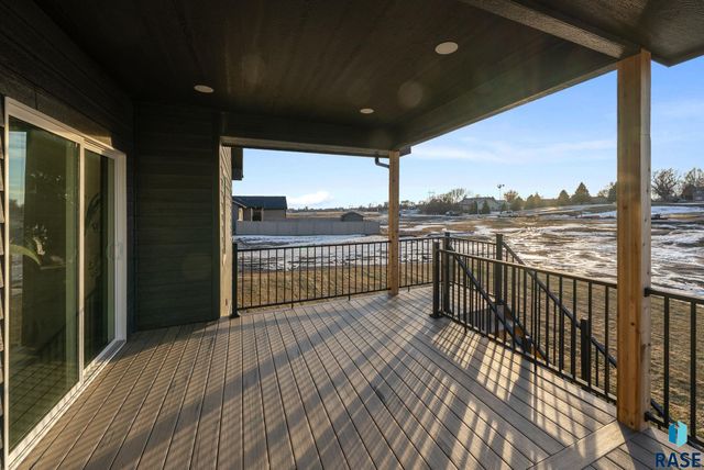 2305 S Red Oak Ave Avenue, Sioux Falls, SD 57110