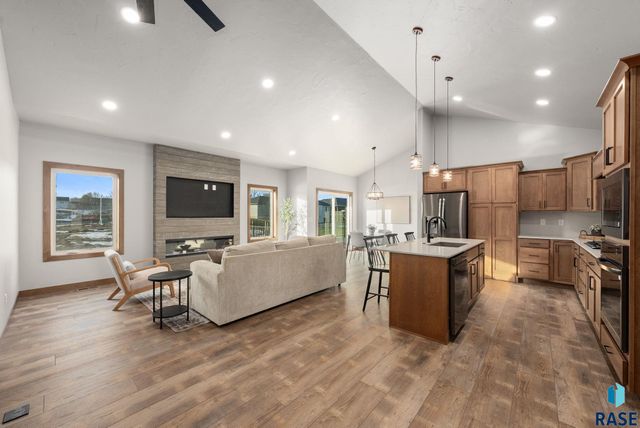 2305 S Red Oak Ave Avenue, Sioux Falls, SD 57110