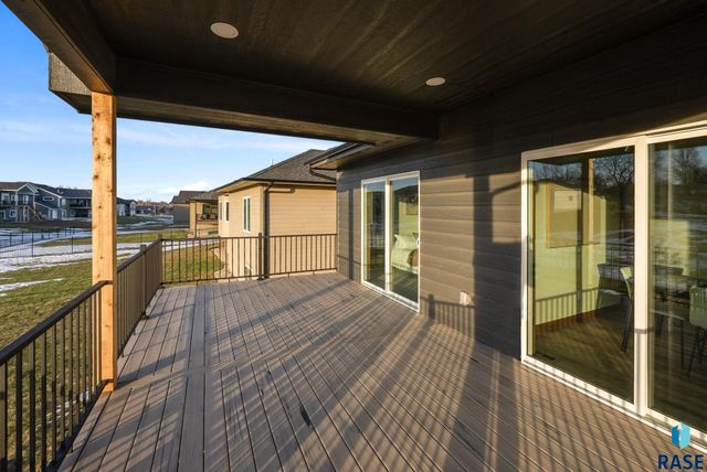 2305 S Red Oak Ave Avenue, Sioux Falls, SD 57110