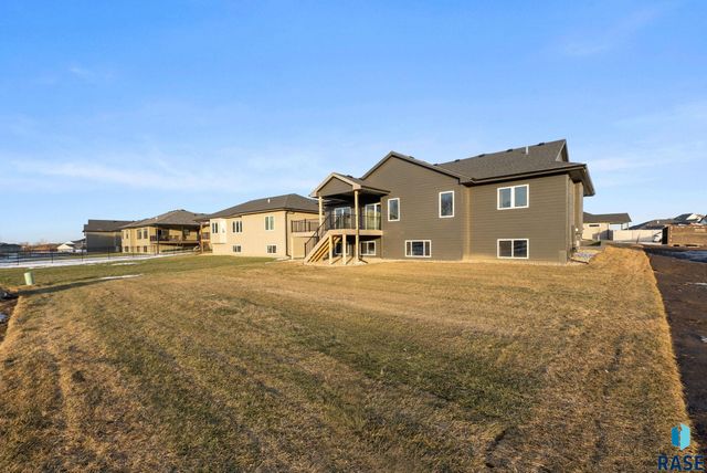 2305 S Red Oak Ave Avenue, Sioux Falls, SD 57110