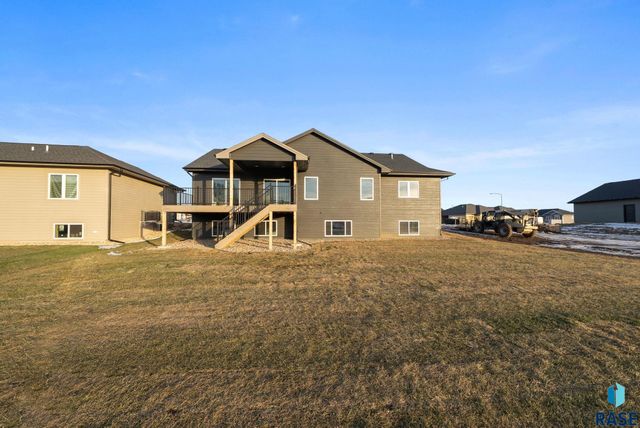 2305 S Red Oak Ave Avenue, Sioux Falls, SD 57110