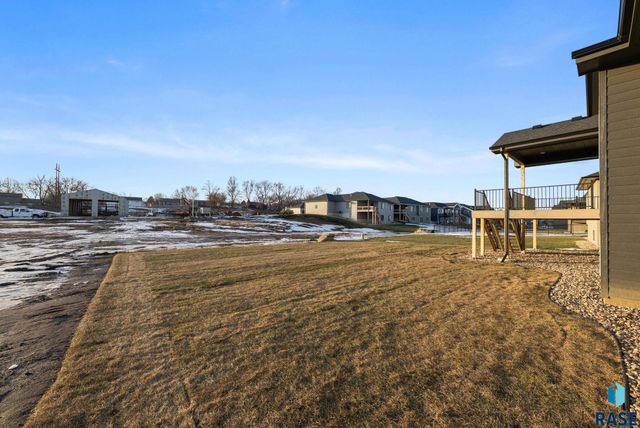 2305 S Red Oak Ave Avenue, Sioux Falls, SD 57110