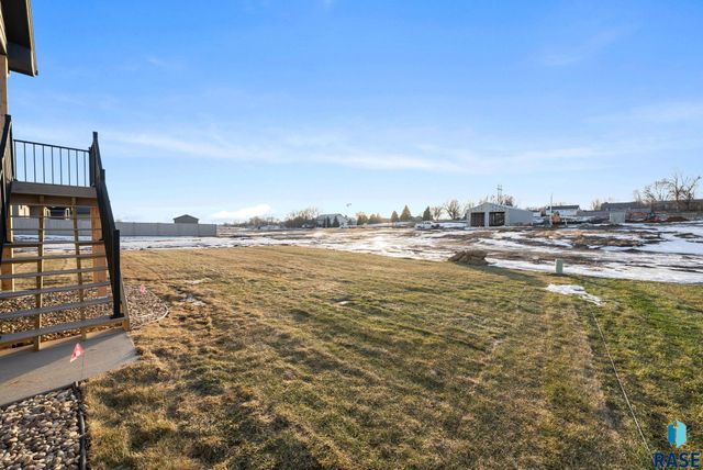 2305 S Red Oak Ave Avenue, Sioux Falls, SD 57110