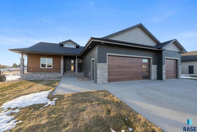 2305 S Red Oak Ave Avenue, Sioux Falls, SD 57110