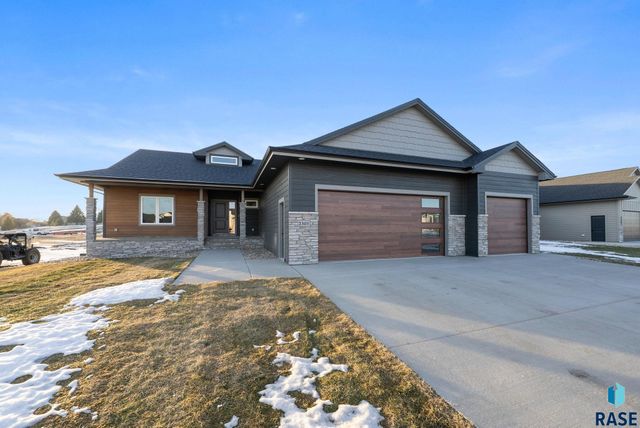 2305 S Red Oak Ave Avenue, Sioux Falls, SD 57110