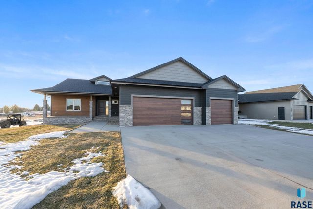 2305 S Red Oak Ave Avenue, Sioux Falls, SD 57110