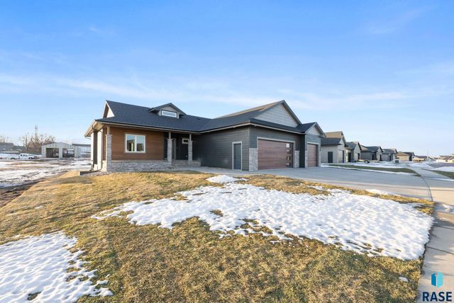 2305 S Red Oak Ave Avenue, Sioux Falls, SD 57110