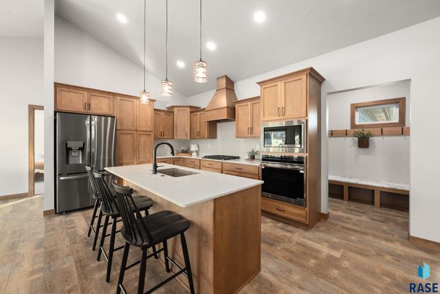 2305 S Red Oak Ave Avenue, Sioux Falls, SD 57110