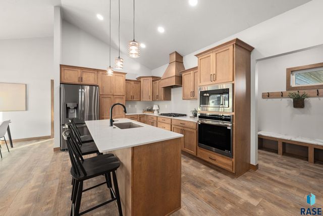 2305 S Red Oak Ave Avenue, Sioux Falls, SD 57110