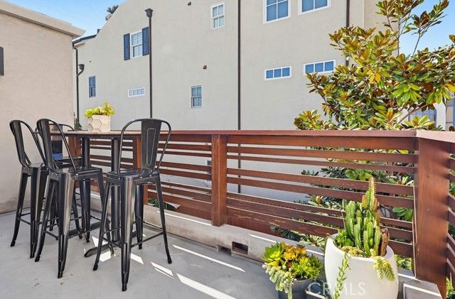 6713 E Ocean, Long Beach, CA 90803