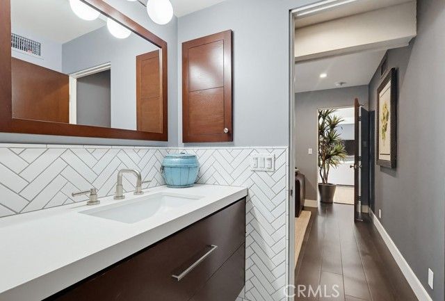 6713 E Ocean, Long Beach, CA 90803